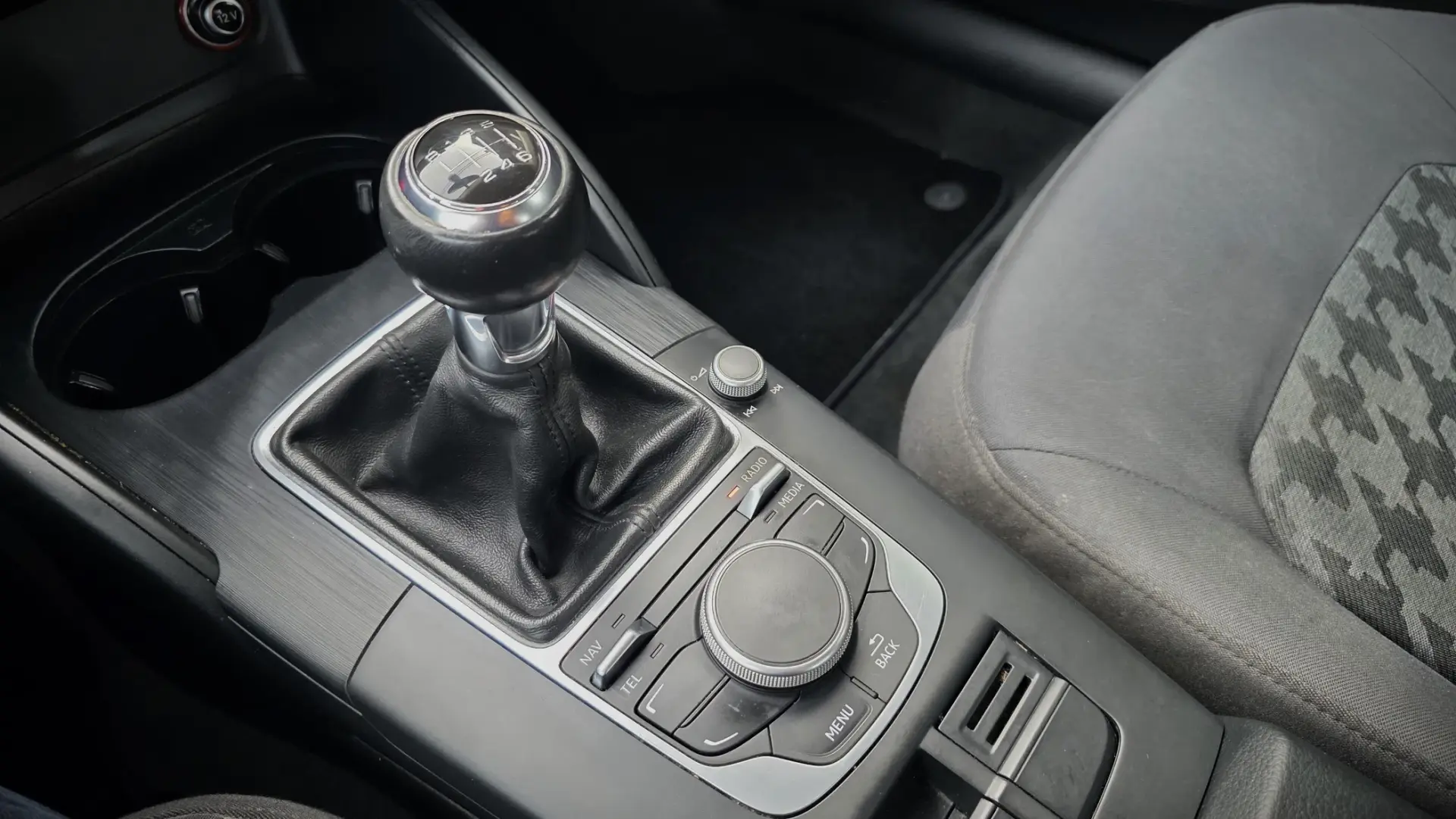 Audi A3 Sportback 1.6 TDi Business Line Attraction 23