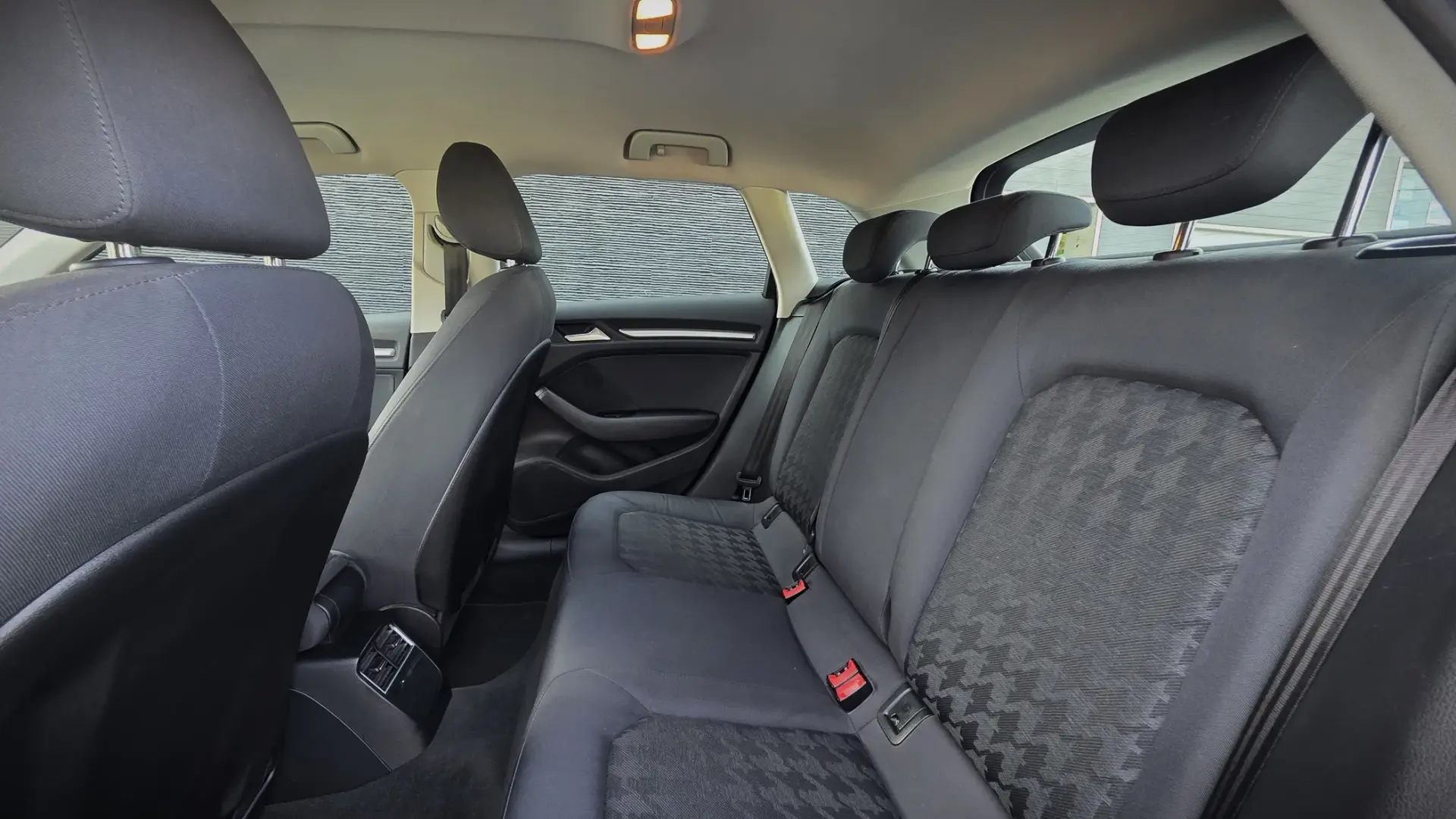 Audi A3 Sportback 1.6 TDi Business Line Attraction 26