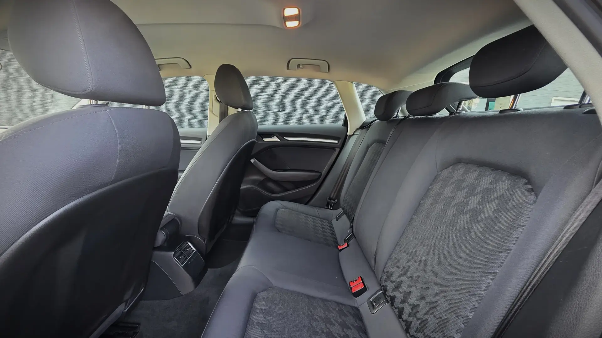 Audi A3 Sportback 1.6 TDi Business Line Attraction 27