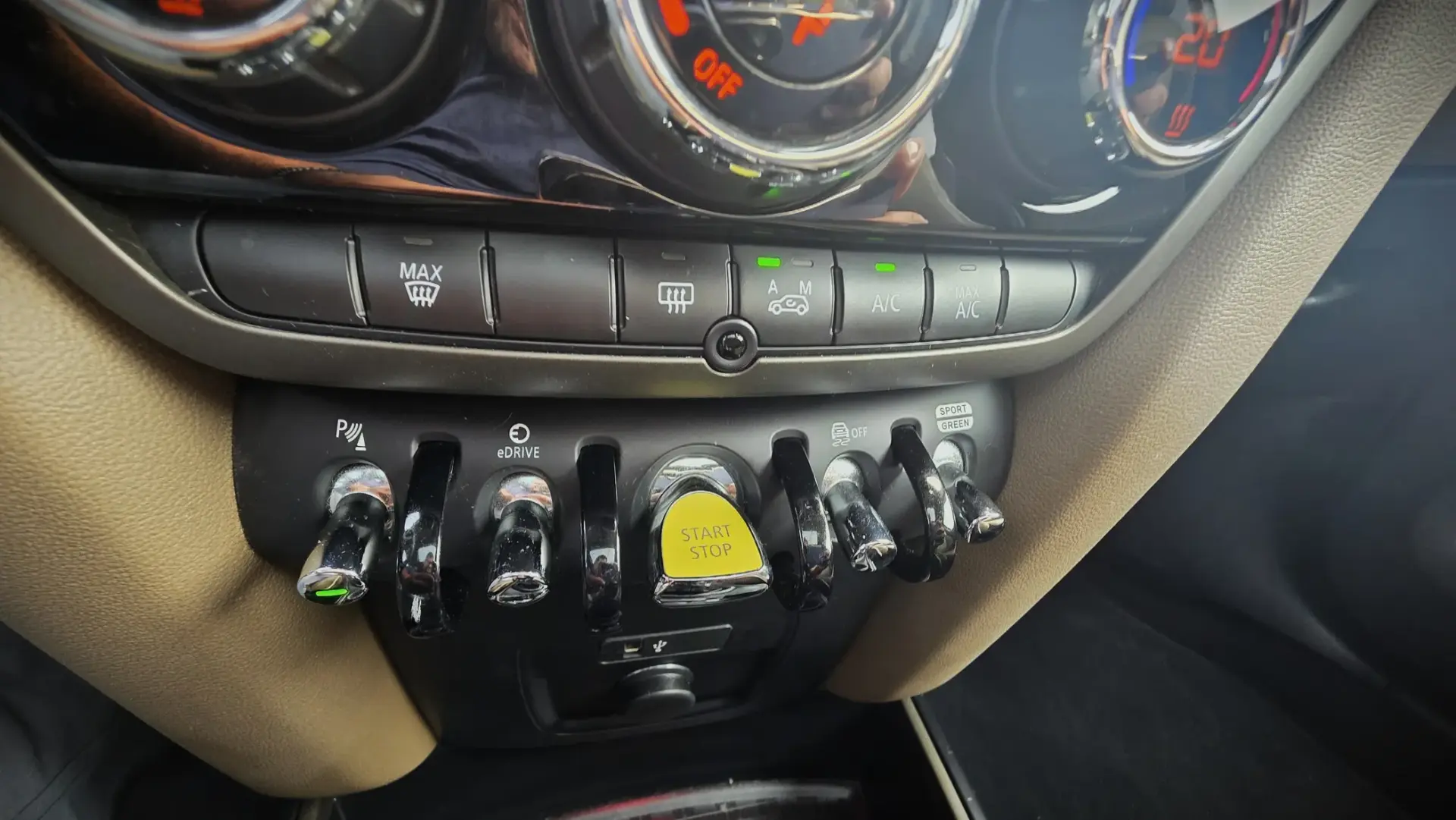 MINI Countryman Cooper SE ALL4 Auto 21