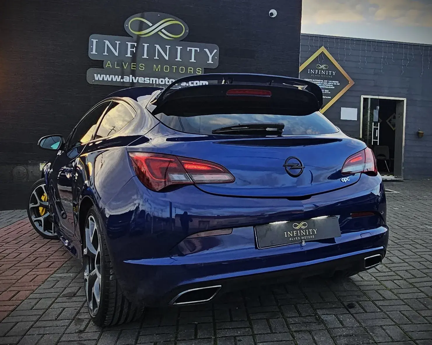 Opel Astra GTC 2.0 T 11
