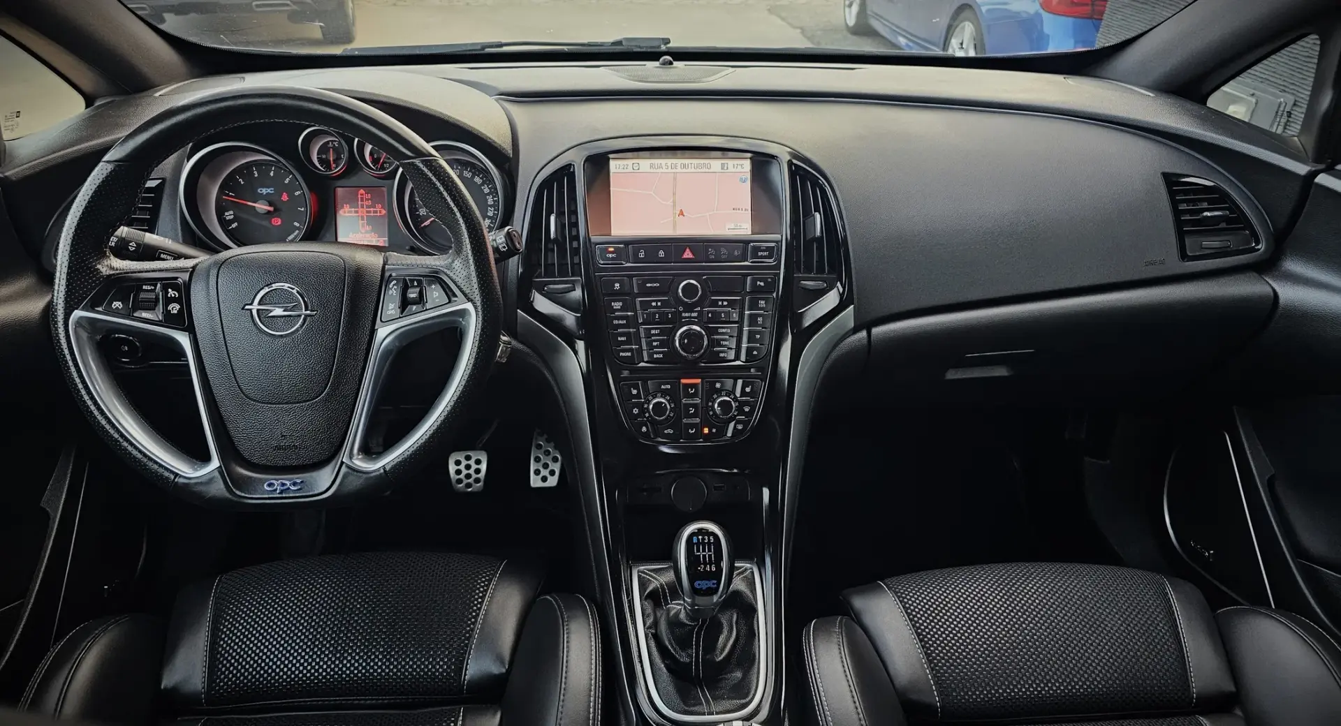 Opel Astra GTC 2.0 T 17