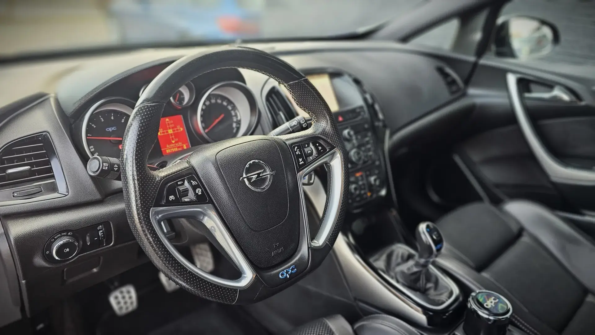 Opel Astra GTC 2.0 T 18