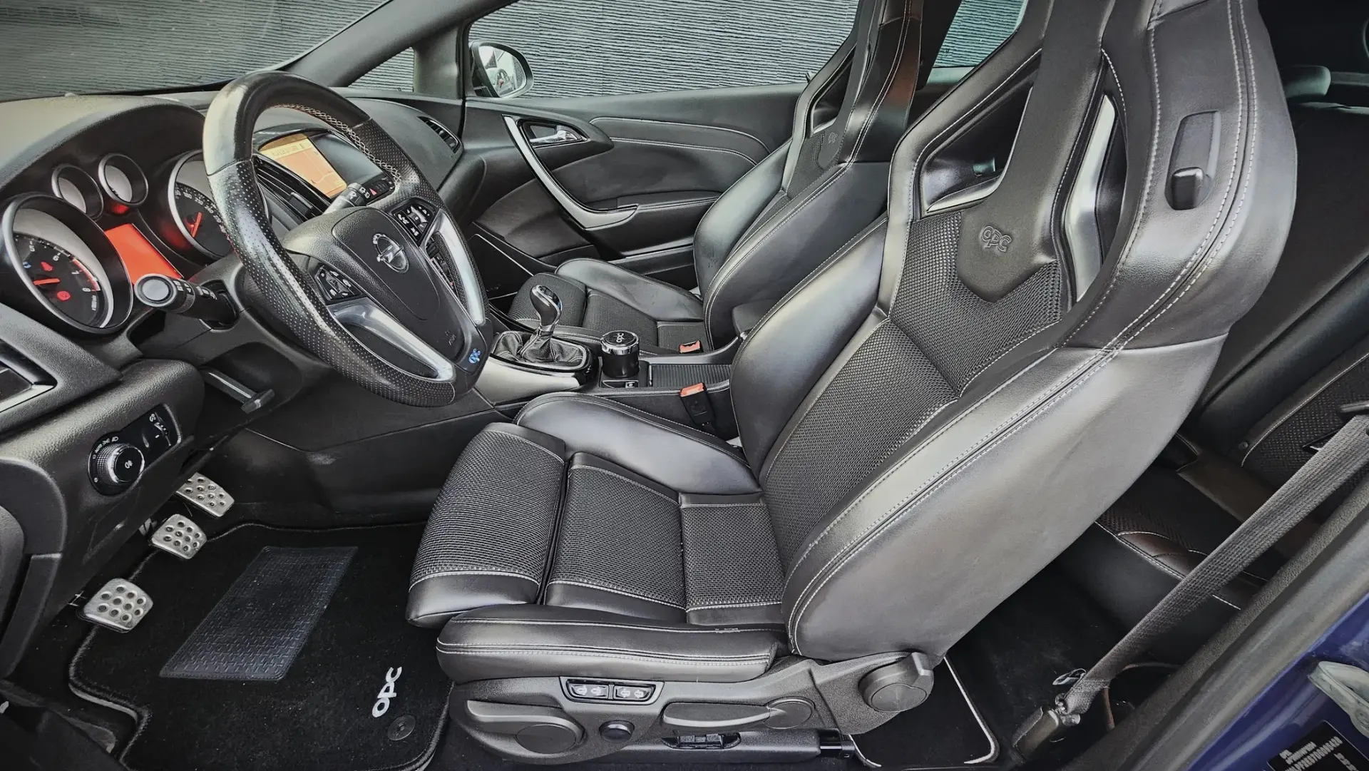 Opel Astra GTC 2.0 T 20