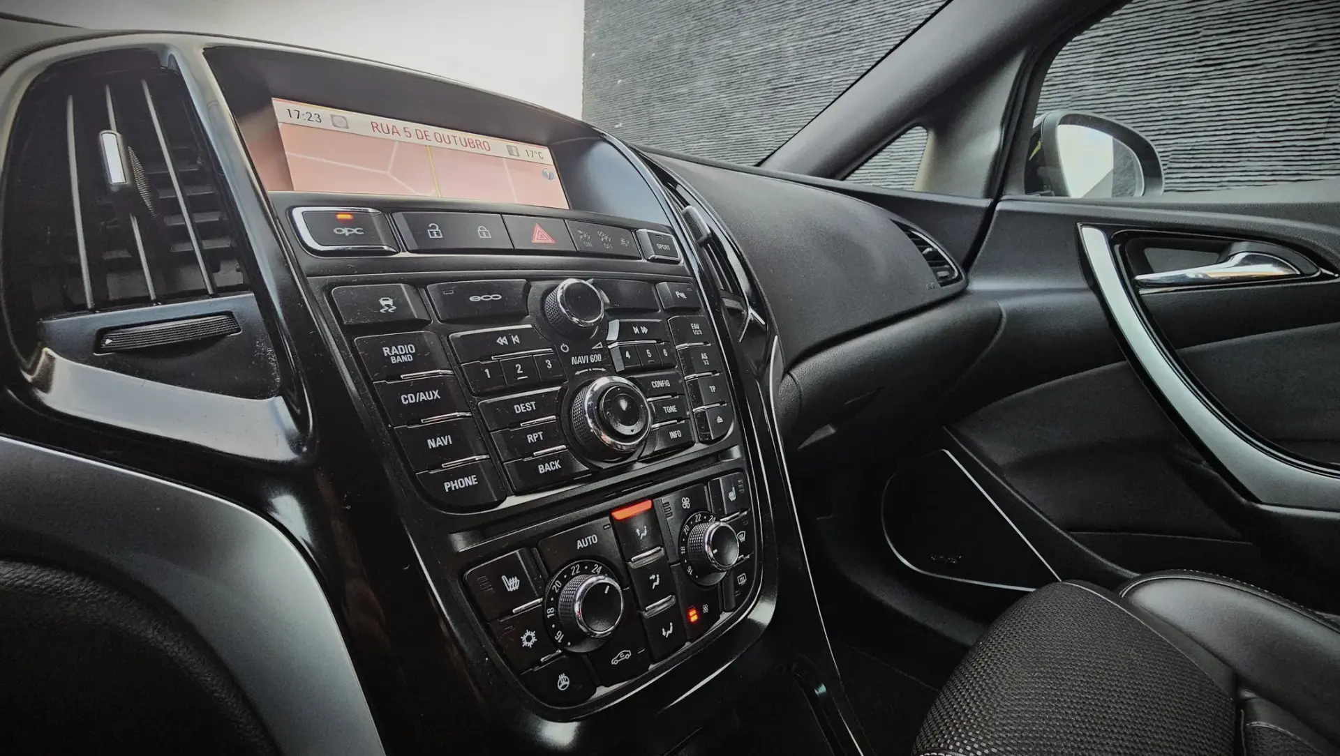 Opel Astra GTC 2.0 T 27