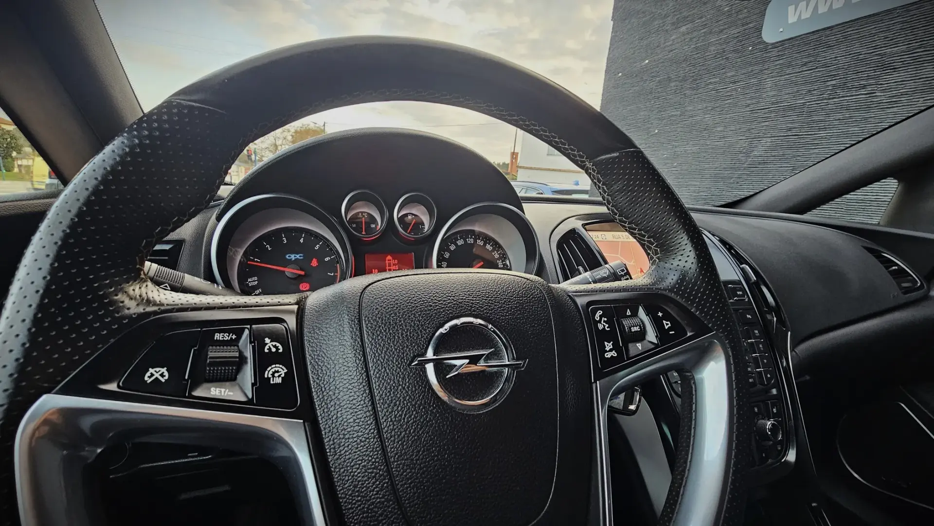 Opel Astra GTC 2.0 T 29