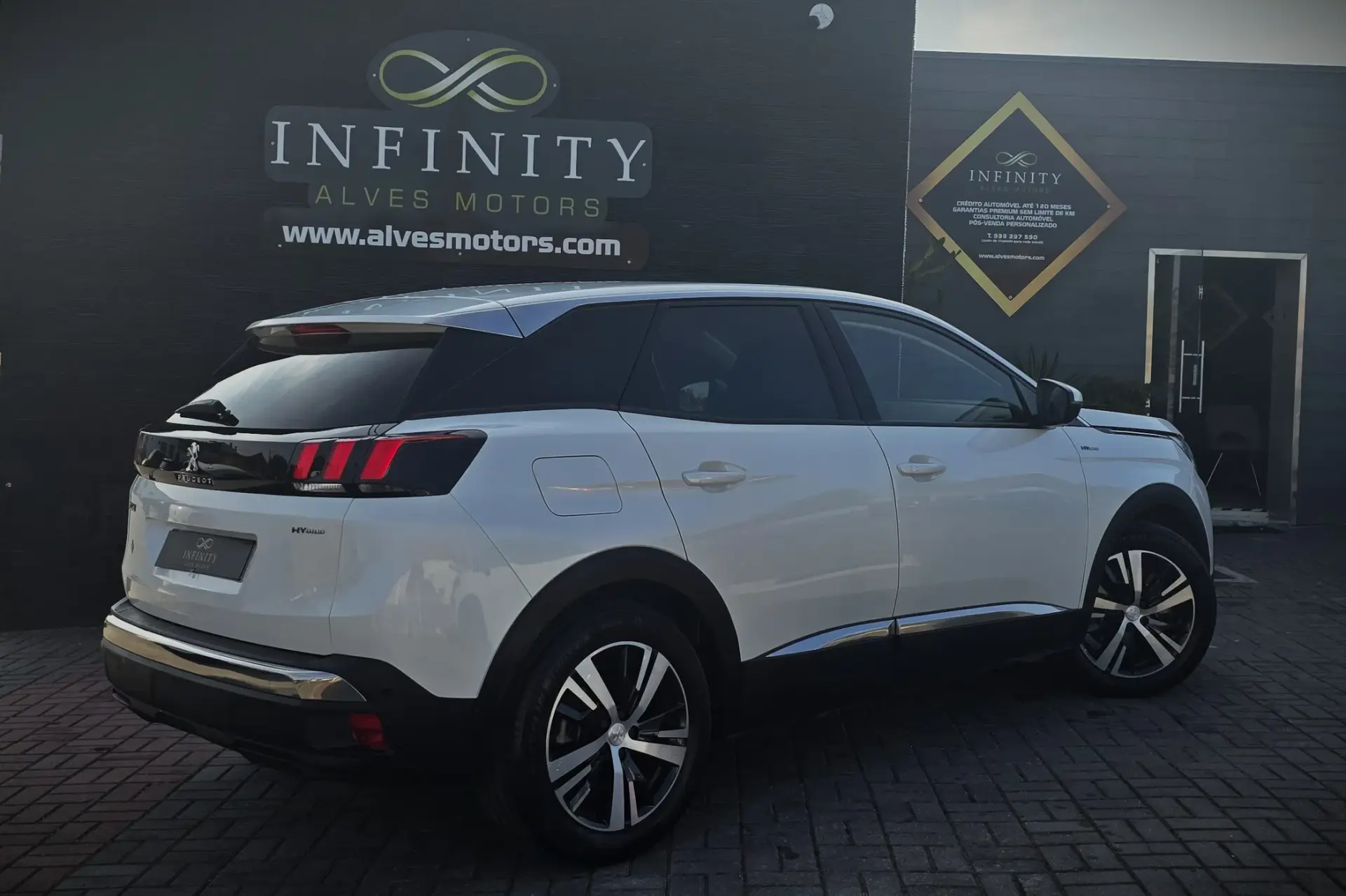 Peugeot 3008 1.6 HYBRID EAT8 ALLURE 6