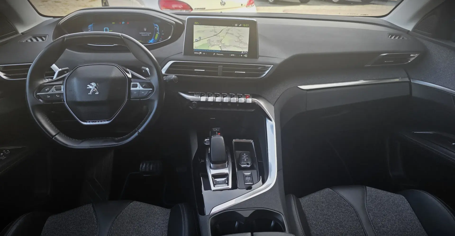 Peugeot 3008 1.6 HYBRID EAT8 ALLURE 13