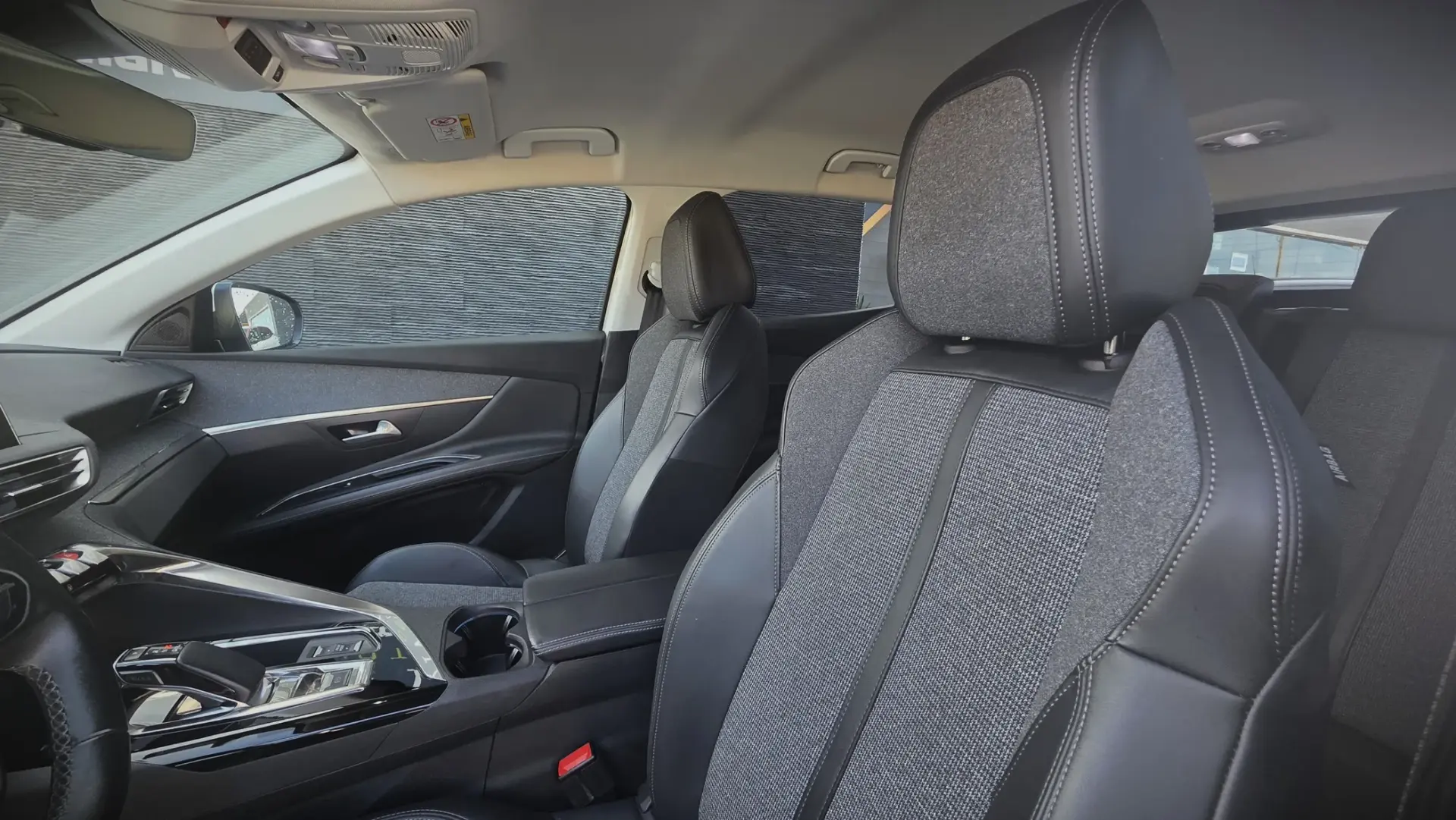 Peugeot 3008 1.6 HYBRID EAT8 ALLURE 17