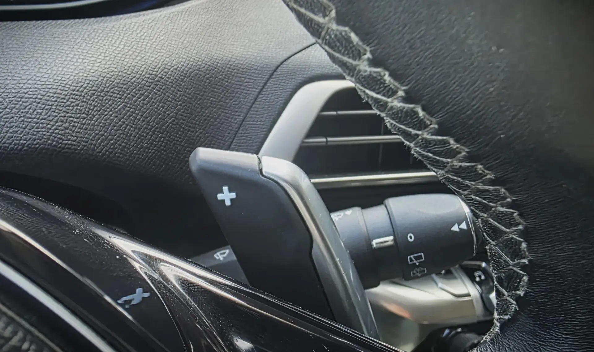 Peugeot 3008 1.6 HYBRID EAT8 ALLURE 21