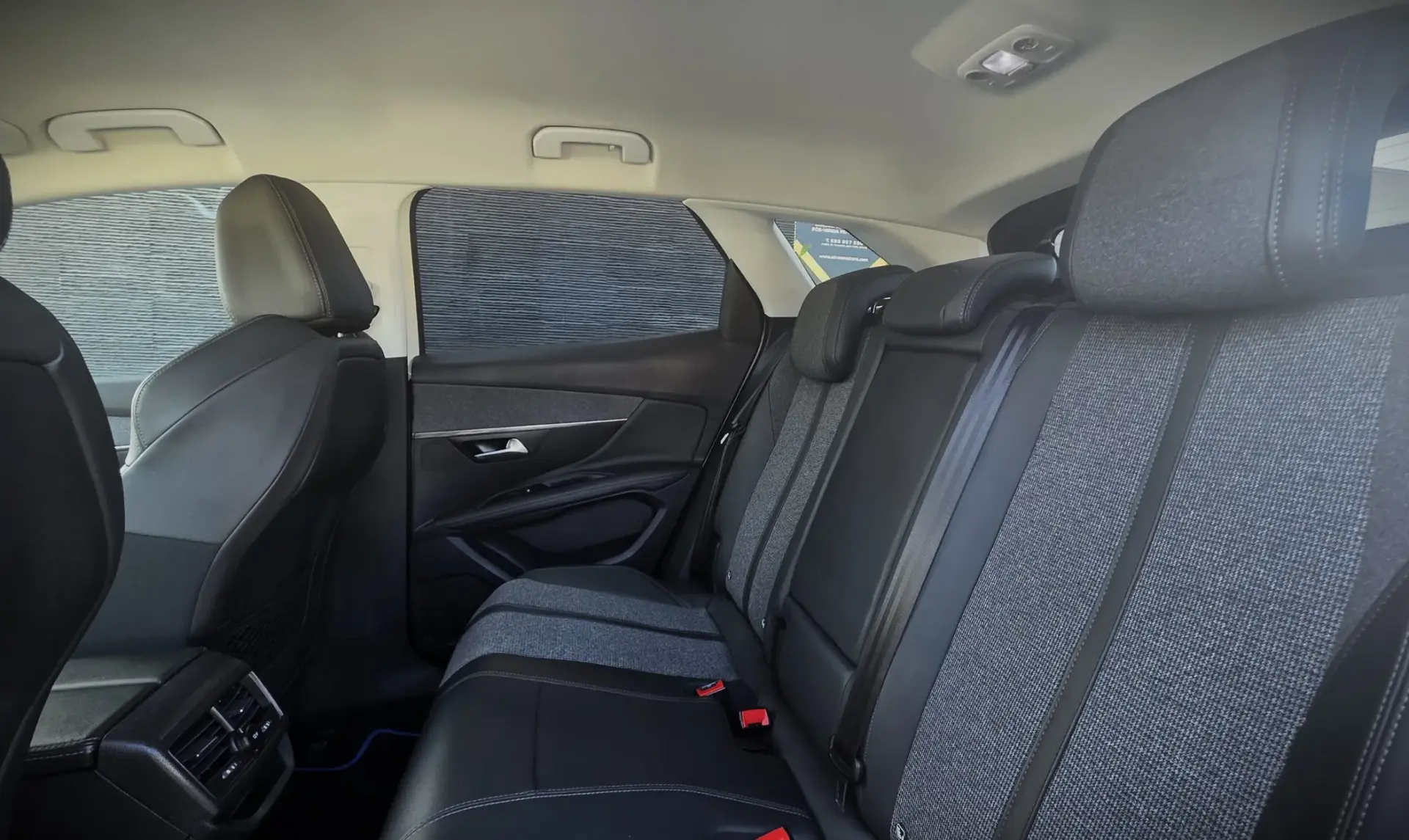 Peugeot 3008 1.6 HYBRID EAT8 ALLURE 29