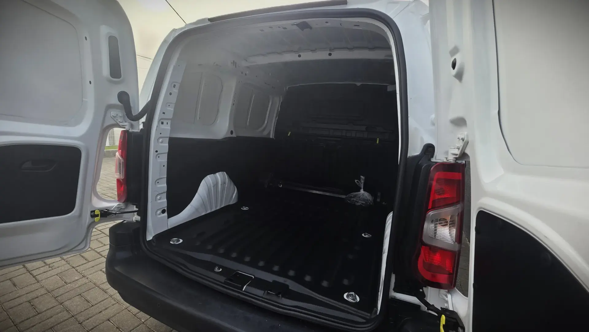 Peugeot Partner 1.5 BlueHDi Pro Standard 10