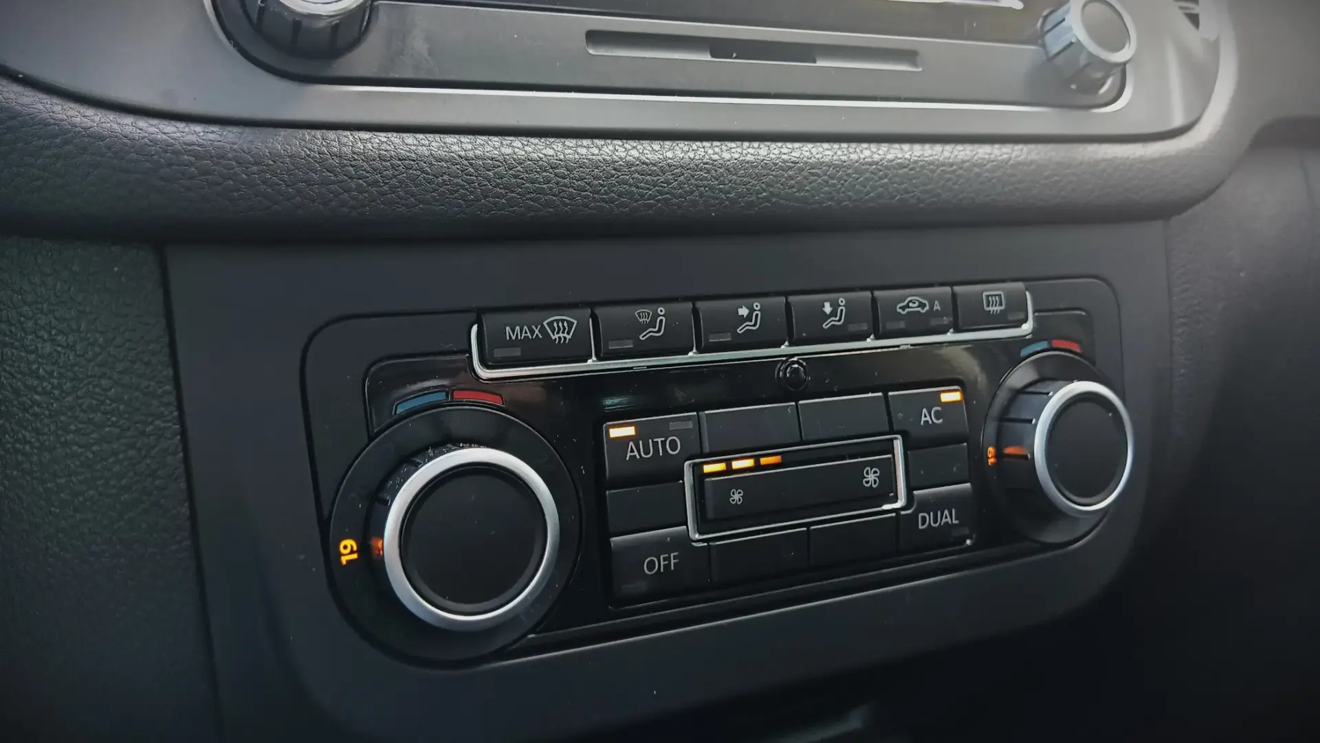 Volkswagen Tiguan 1.4 TSI SPORT BLUEMOTION 18