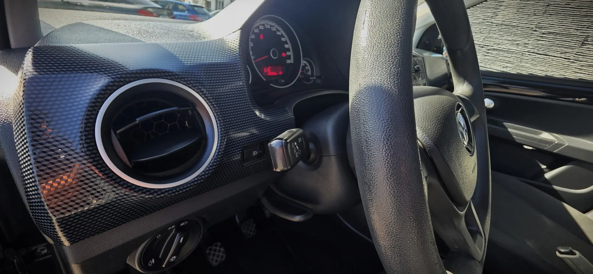 Volkswagen Up! 1.0 Move Color 12