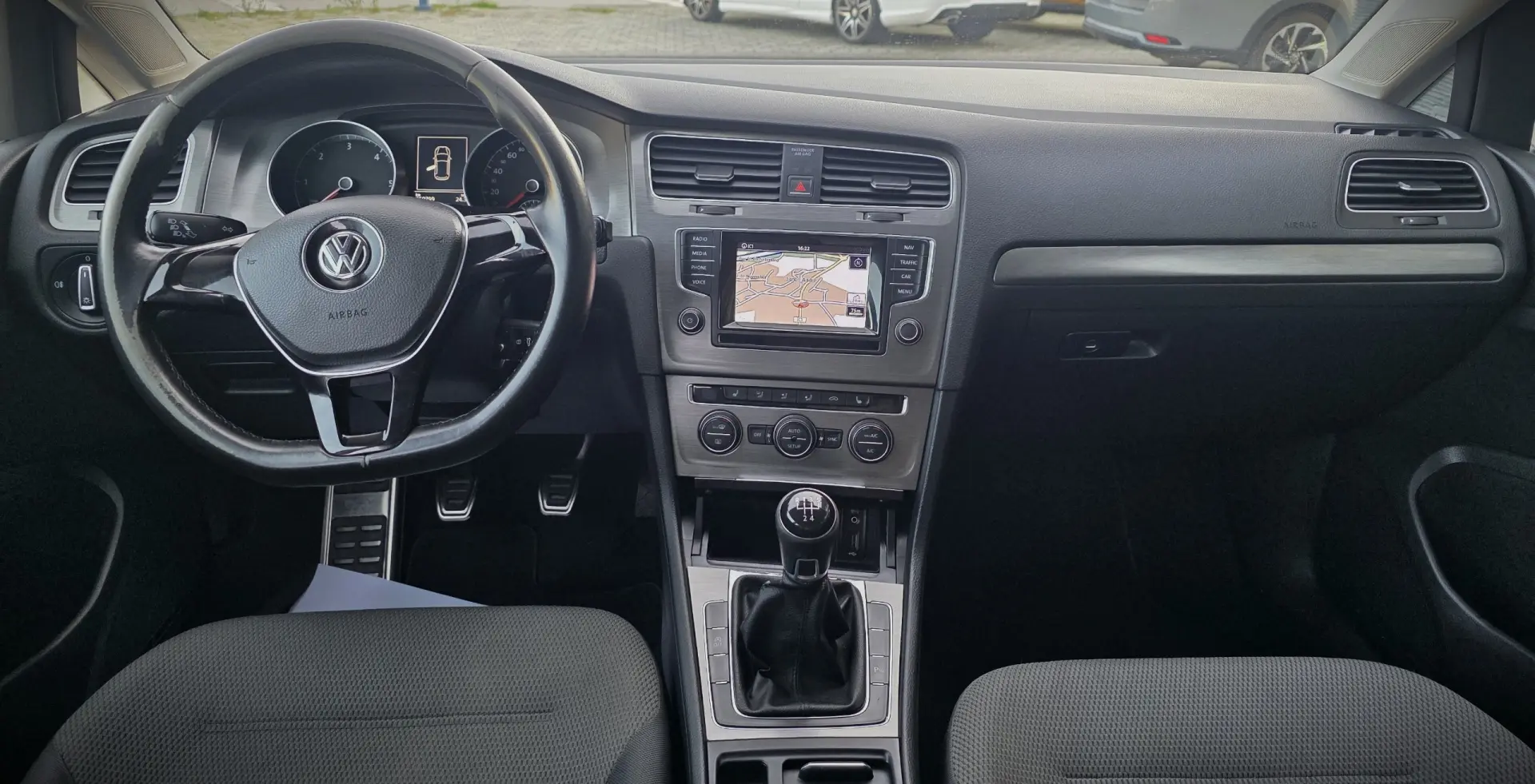 Volkswagen Golf 1.6 TDI KIT EXTERIOR R 19