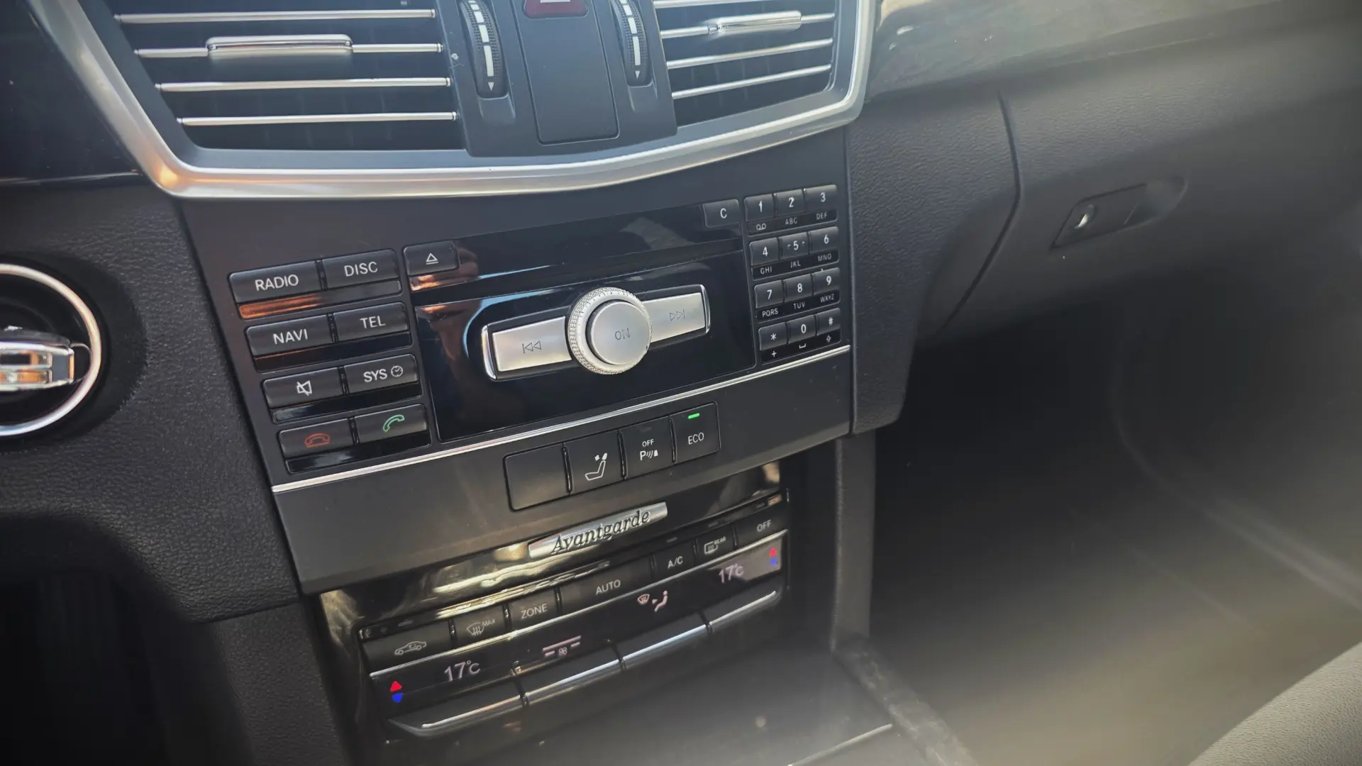Mercedes-Benz E 220 BlueTEC 7G-TRONIC Avantgarde 18