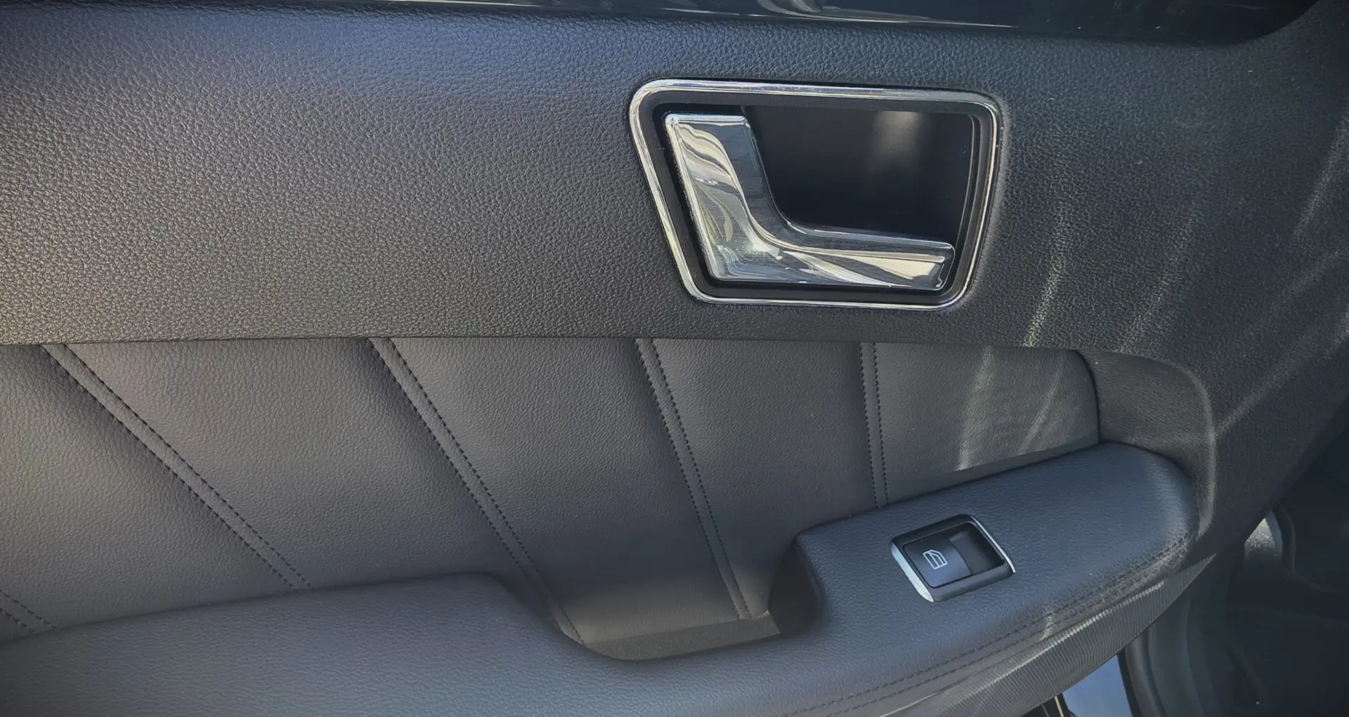 Mercedes-Benz E 220 BlueTEC 7G-TRONIC Avantgarde 27
