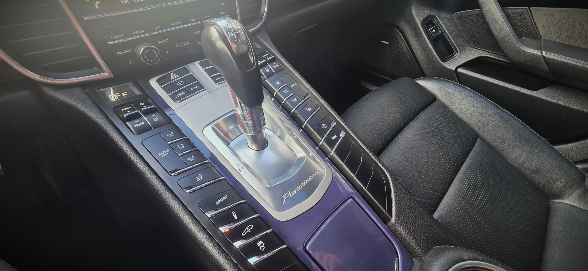 Porsche Panamera Platinum Edition 37