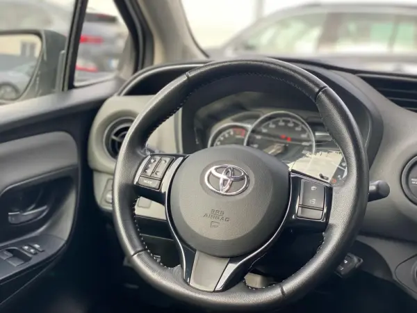 Toyota Yaris 1.0 VVT-i Comfort 14
