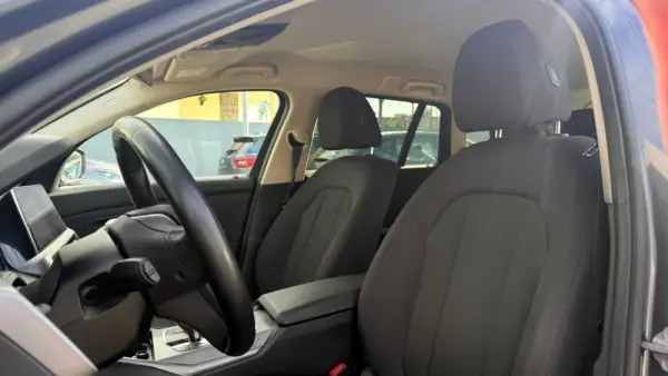 BMW 330 e Corporate Edition Auto 10