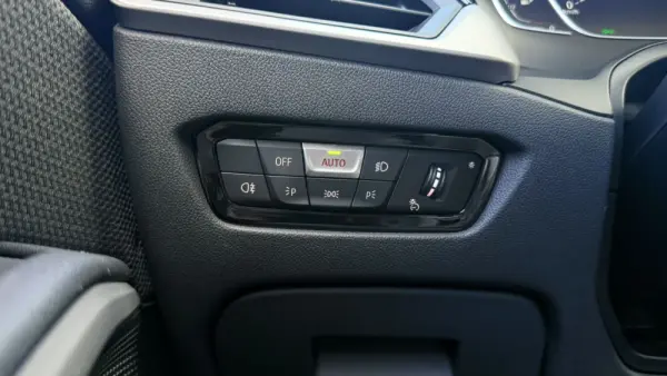 BMW 330 e Corporate Edition Auto 18