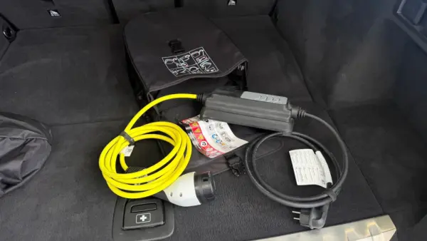 BMW 330 e Corporate Edition Auto 23