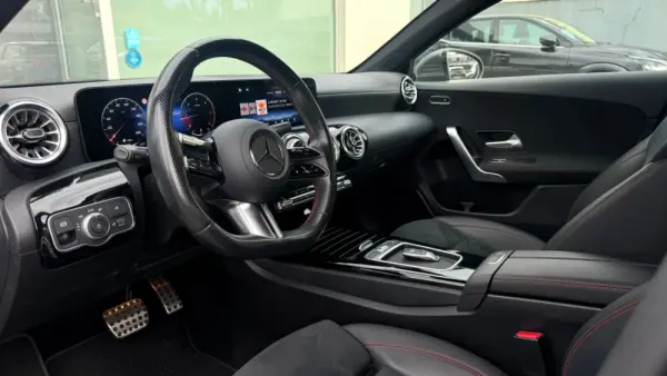 Mercedes-Benz A 180 Limousine d AMG Line Aut. 13