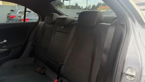 Mercedes-Benz A 180 Limousine d AMG Line Aut. 15