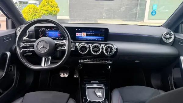 Mercedes-Benz A 180 Limousine d AMG Line Aut. 16