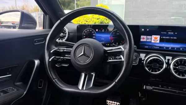 Mercedes-Benz A 180 Limousine d AMG Line Aut. 17