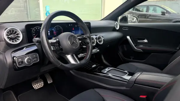 Mercedes-Benz A 200 Limousine d AMG Line Aut. 10