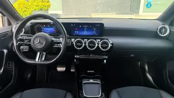 Mercedes-Benz A 200 Limousine d AMG Line Aut. 13