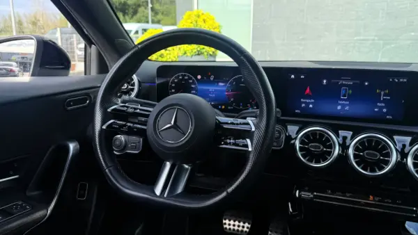 Mercedes-Benz A 200 Limousine d AMG Line Aut. 14