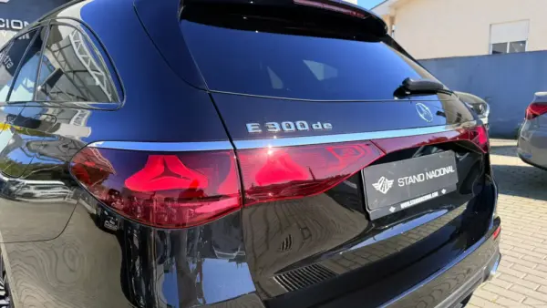 Mercedes-Benz E 300 de AMG Line 10