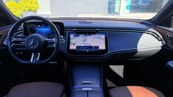 Mercedes-Benz E 300 de AMG Line 17