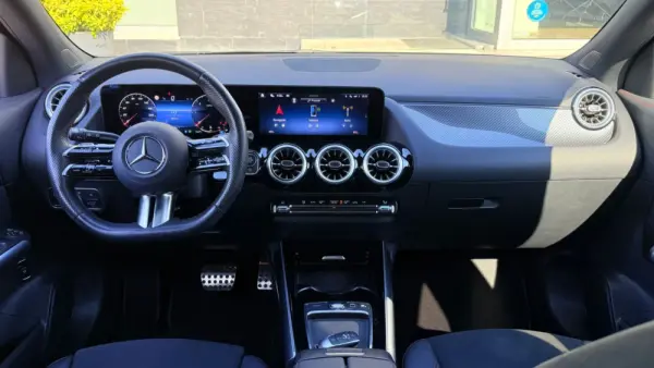 Mercedes-Benz GLA 200 d AMG Line 14