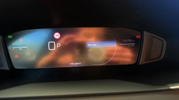 Peugeot 2008 1.2 Hybrid Allure e-DCS6 21