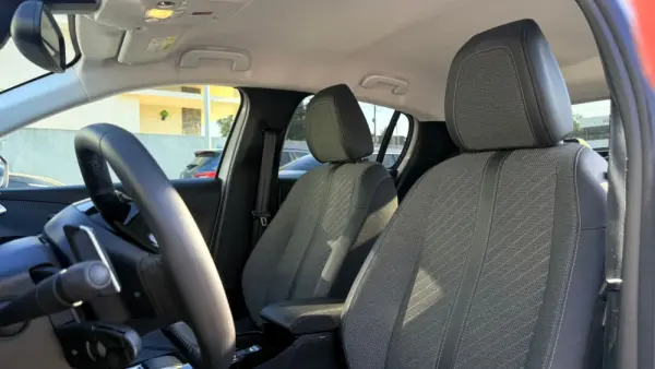 Peugeot 208 Peugeot 208 1.2 Hybrid Allure e-DCS6 11