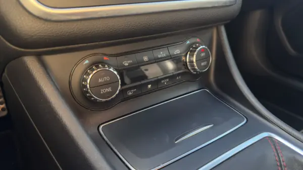Mercedes-Benz GLA 200 d AMG Line 17