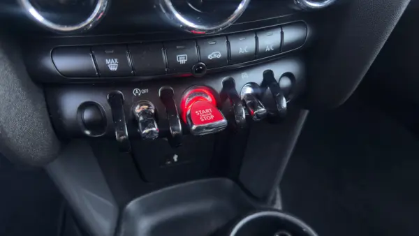MINI 3 Portas Cooper Auto 20