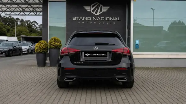 Mercedes-Benz A 250 e AMG Line 6