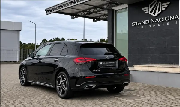 Mercedes-Benz A 250 e AMG Line 5