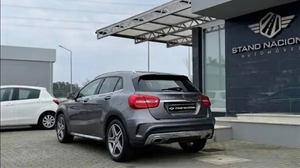 Mercedes-Benz GLA 200 d AMG Line 8