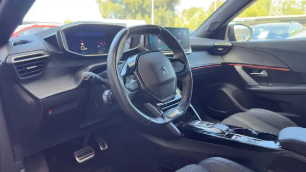 Peugeot e-2008 50 kWh GT 12