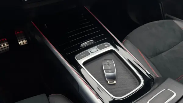 Mercedes-Benz GLB 180 d AMG Line 15