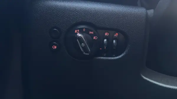MINI 3 Portas Cooper Auto 22