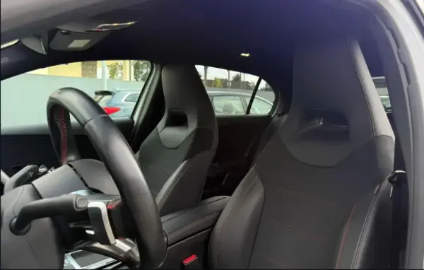 Mercedes-Benz A 250 e AMG Line 10