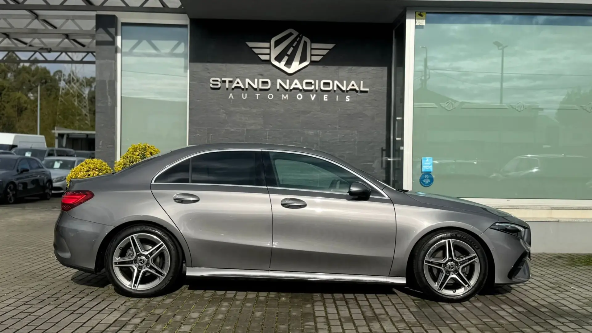 Mercedes-Benz A 180 Limousine d AMG Line Aut. 4