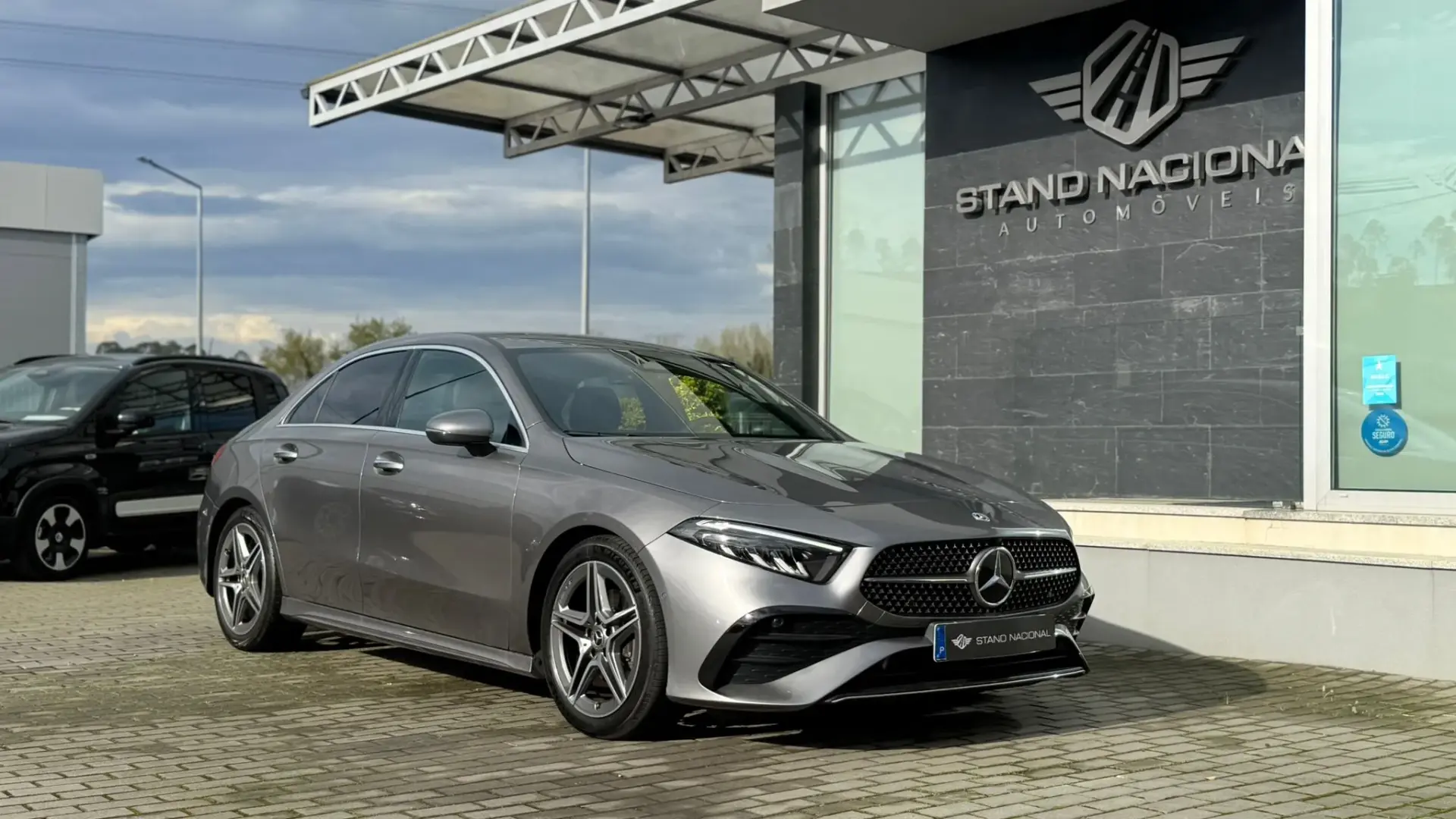 Mercedes-Benz A 180 Limousine d AMG Line Aut. 5