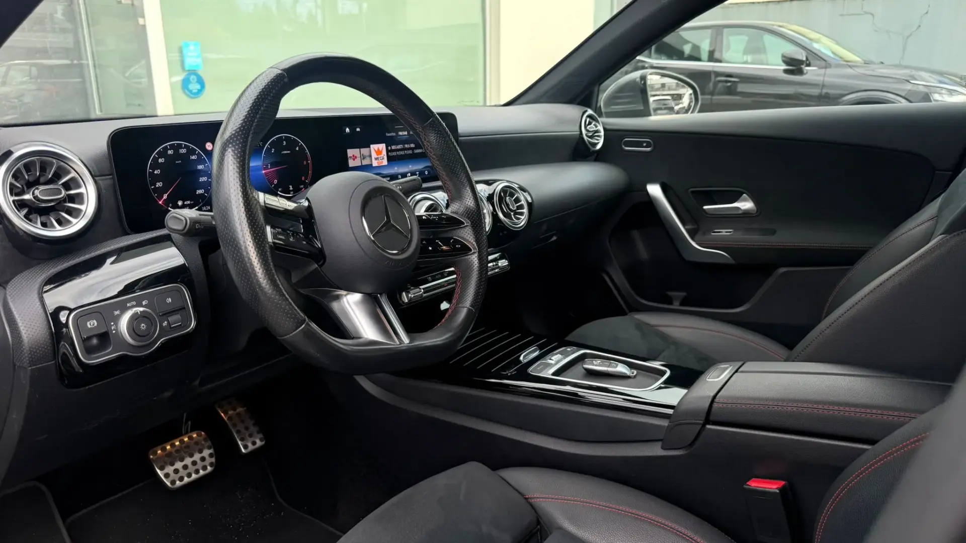 Mercedes-Benz A 180 Limousine d AMG Line Aut. 13